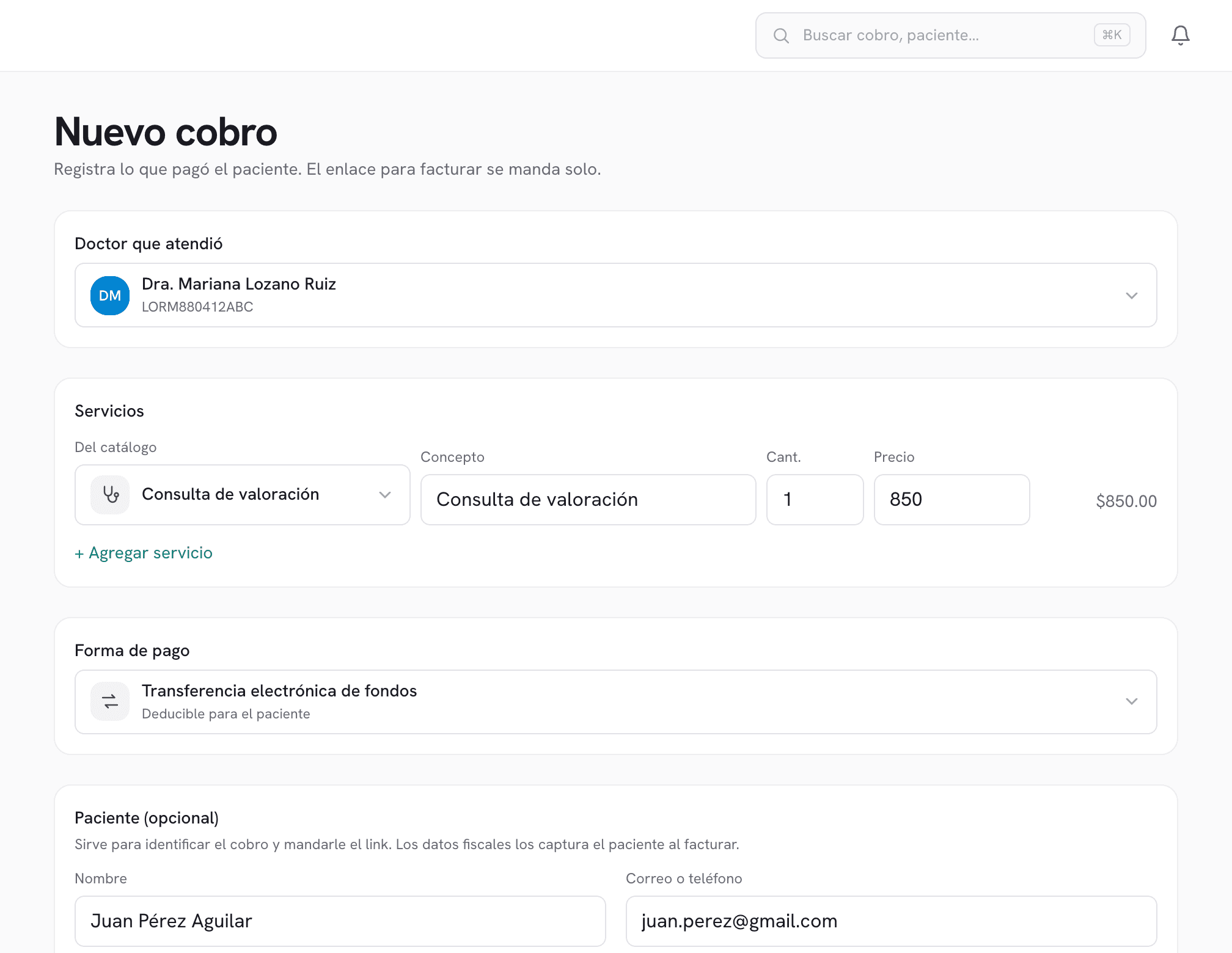 La pantalla Nuevo cobro de MediFact con el servicio, la forma de pago y el correo del paciente capturados